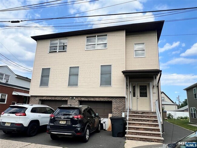Building Photo - 364 Chestnut Ave
