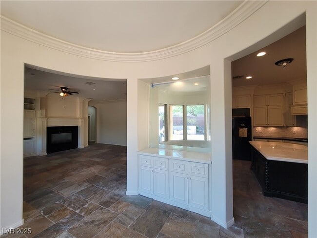 Building Photo - 9338 Wilderness Glen Ave