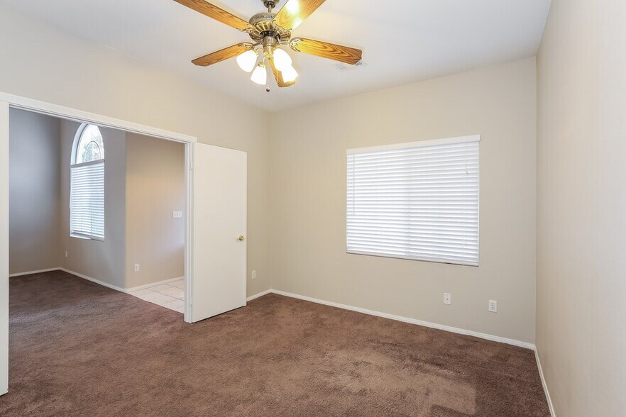 Building Photo - 5991 Halehaven Dr