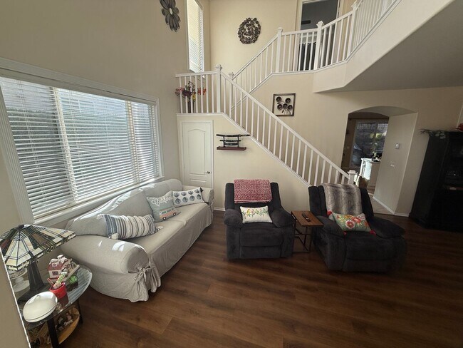 Building Photo - 4 Bedroom Home for Rent in Valencia Northp...