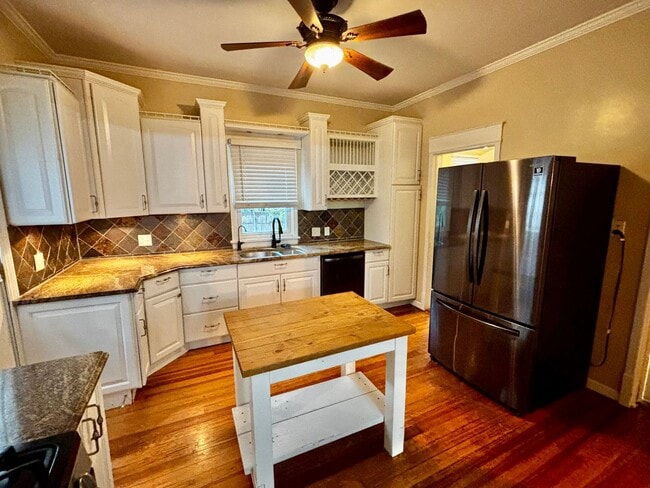 Building Photo - Italian Estates Property Management