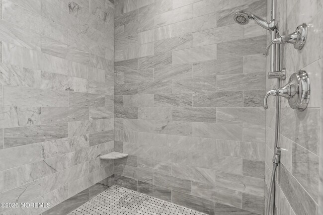 Building Photo - 558 Cedar Ave