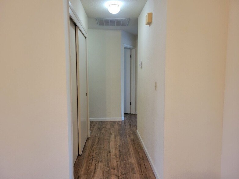 Building Photo - 1812 College Greens Dr