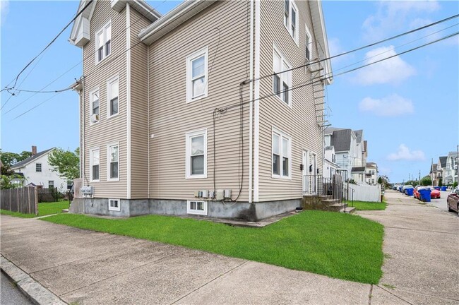 Building Photo - 117 Englewood Ave