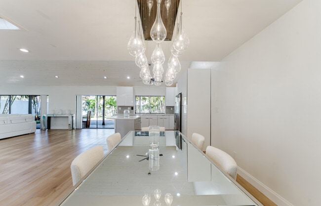 Building Photo - 665 Jeffery St