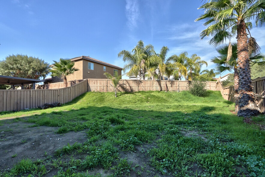 Building Photo - 36329 Capri Dr