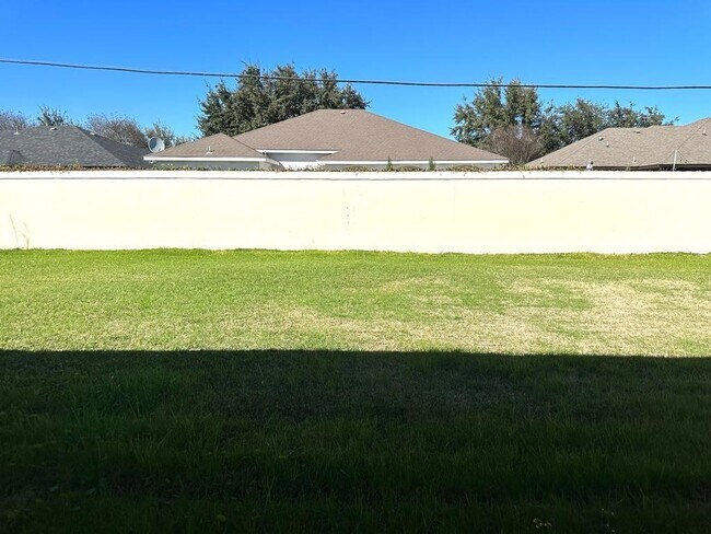 Building Photo - 2610 Vineyard Loop