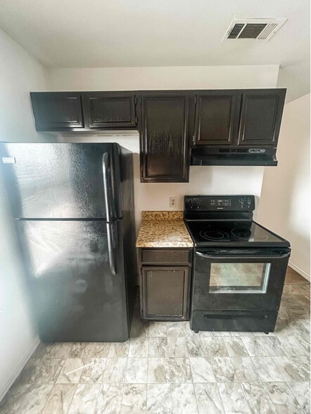 Building Photo - 1604 Windward Dr