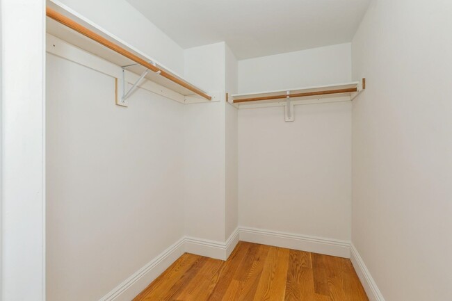 Building Photo - 125 43rd St