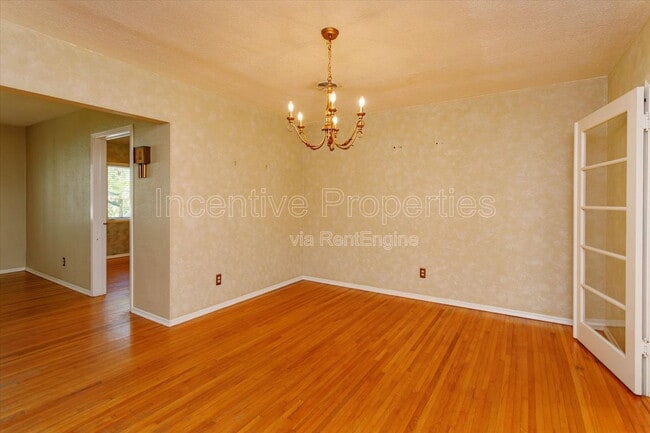 Building Photo - 816 Putnam Ave