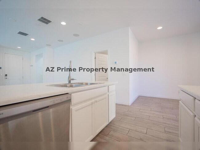 Building Photo - 3719 S 63rd Dr