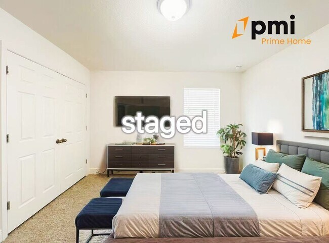 Building Photo - "Stunning 4-Bed Home with 2.5 Baths & Spac...