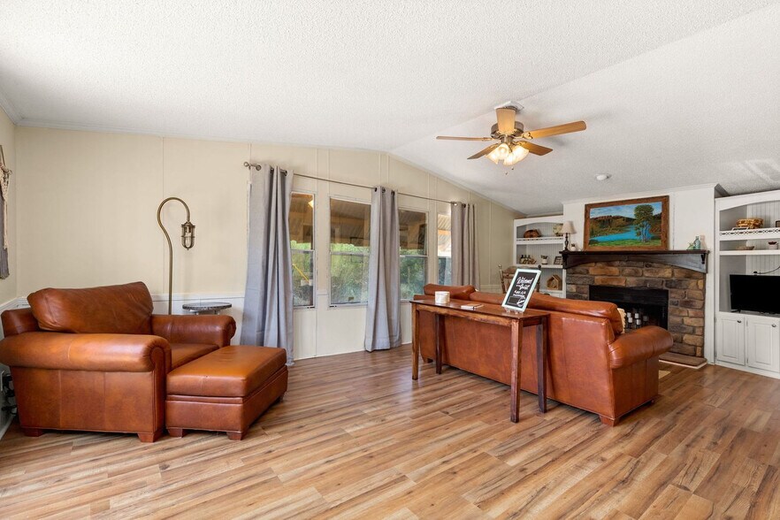 Building Photo - 705 Firefly Dr