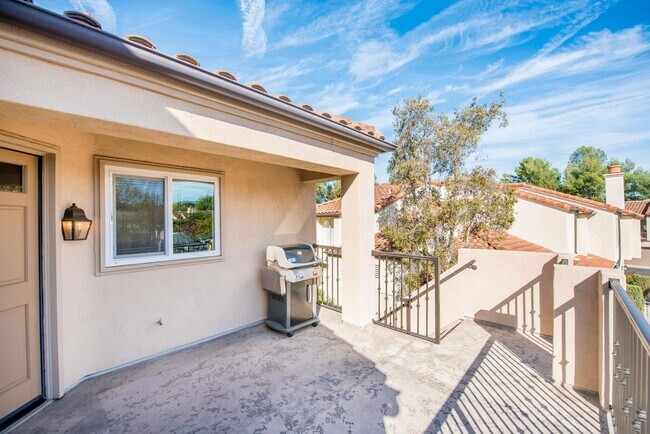 Building Photo - Beautiful Newport Beach Condo