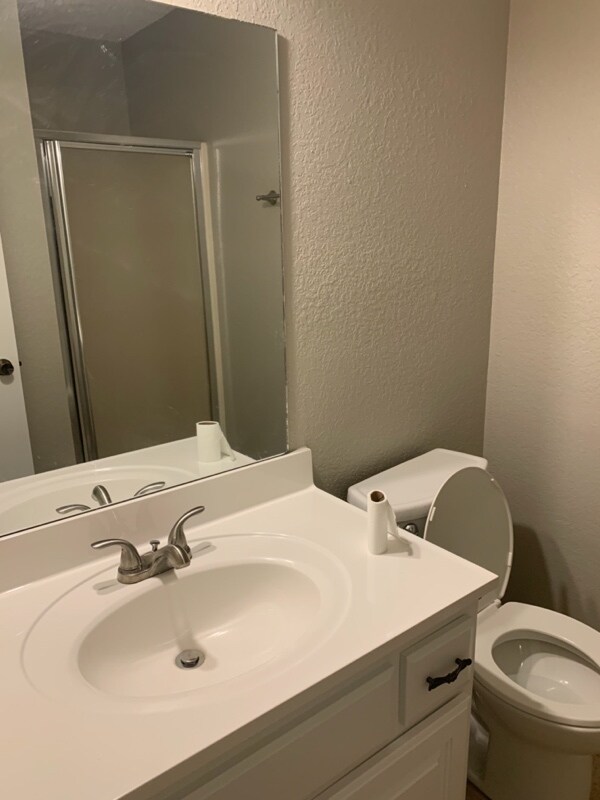 Building Photo - 1529 E 68th Pl