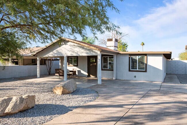 Building Photo - 4009 W Grant St