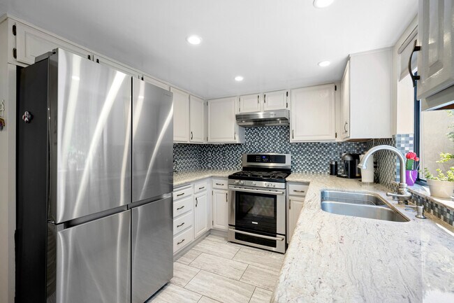 Building Photo - 3924 Park Pl