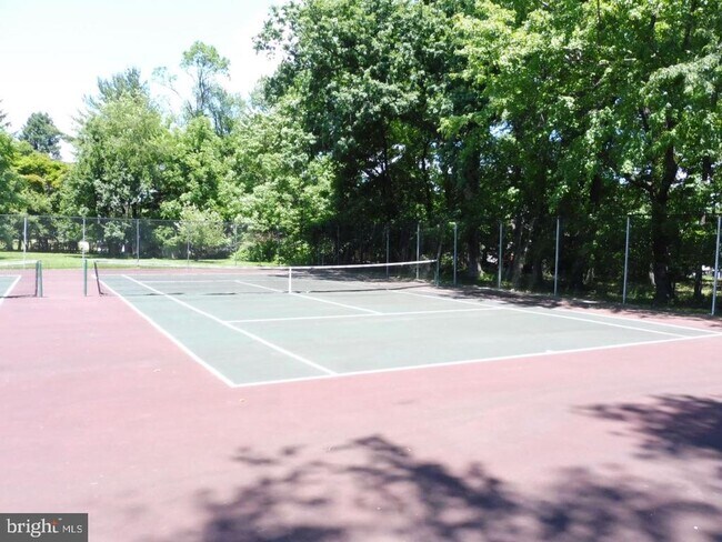 Building Photo - 910 Allan Rd