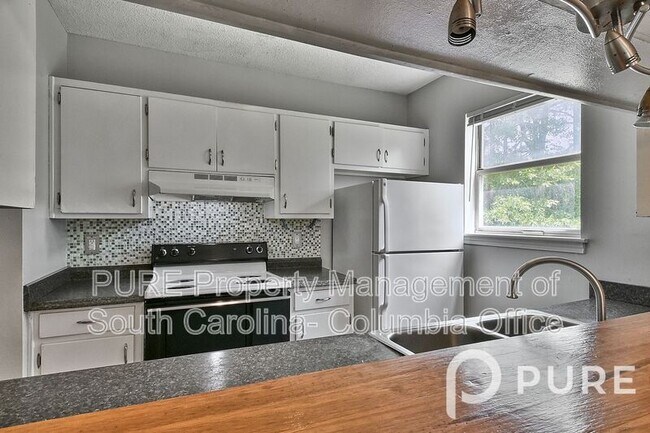 Building Photo - 144 Springwoods Lake Dr