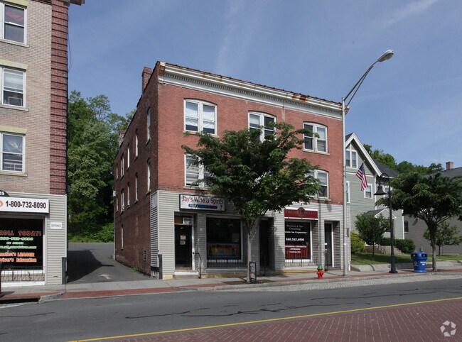 Primary Photo - 411-431 N Main St