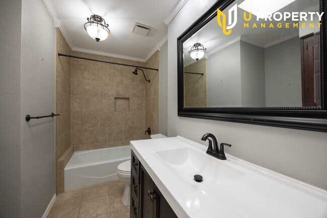 Building Photo - Great property in Plano mature community w...