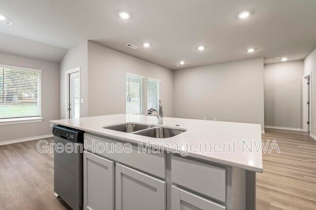 Building Photo - 2401 N Heritage Ranch Dr