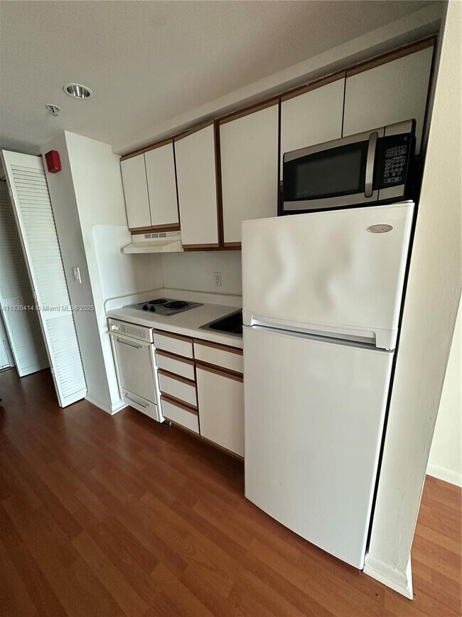 Building Photo - 5729 SW 72nd Ave