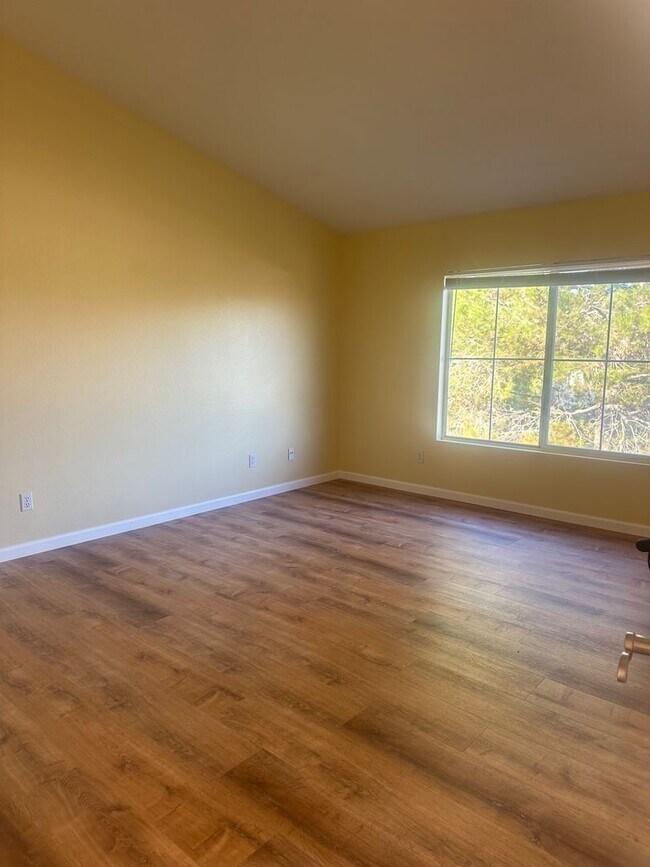 Building Photo - 3 Bedroom(plus loft), 2.5 Bath Home with Stunning Views and Modern Upgrades