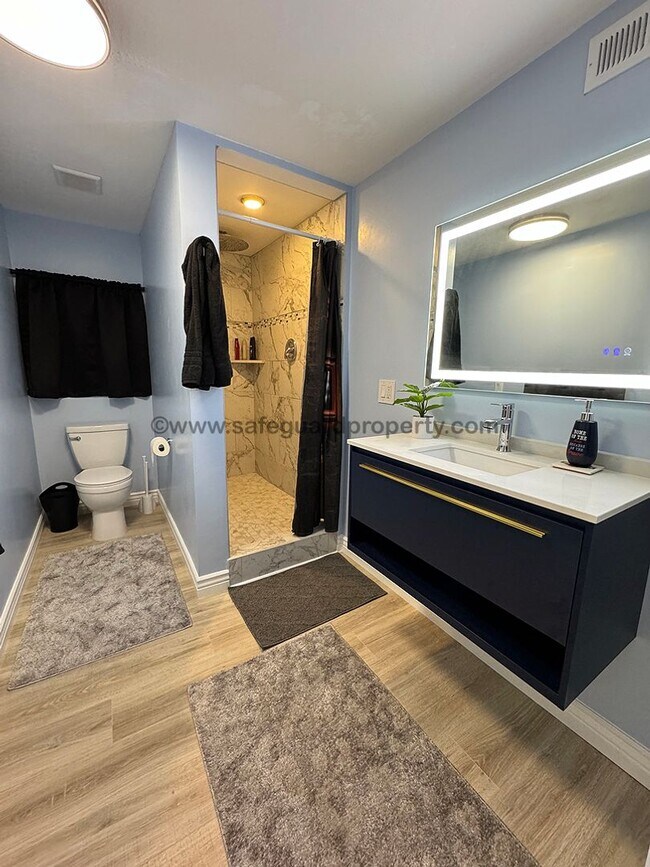 Building Photo - Beautiful Home available with Short Term L...