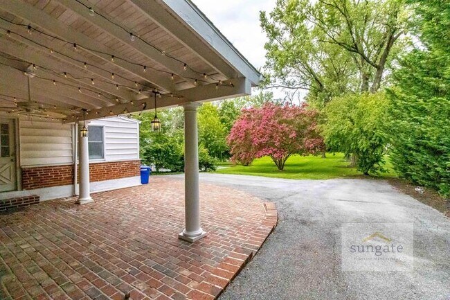 Building Photo - 326 Lincoln Ave