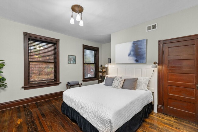 Building Photo - 2819 Shenandoah Ave