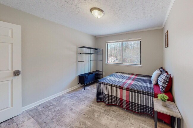 Building Photo - THE LINCOLNDALE | Spacious & comfortable Ellenwood house featuring a dining area designed for con...