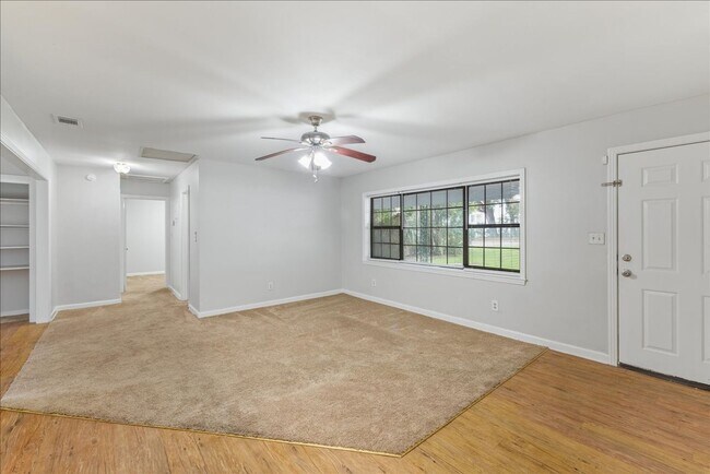 Building Photo - 103 S Chapel Dr