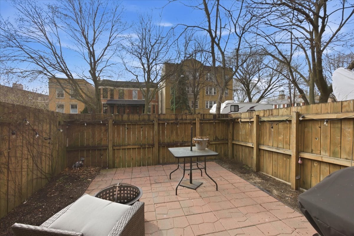 Building Photo - 1631 W Belle Plaine Ave