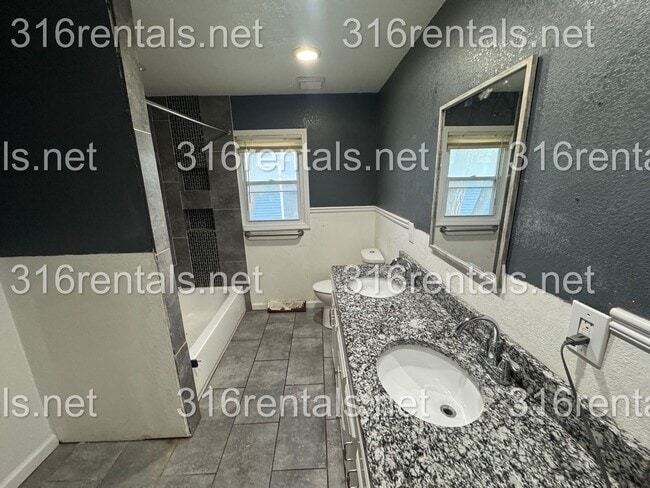 Building Photo - $999 - 4 bed 2 bath - Single Family Home