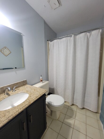 Building Photo - 216 Falls Cir