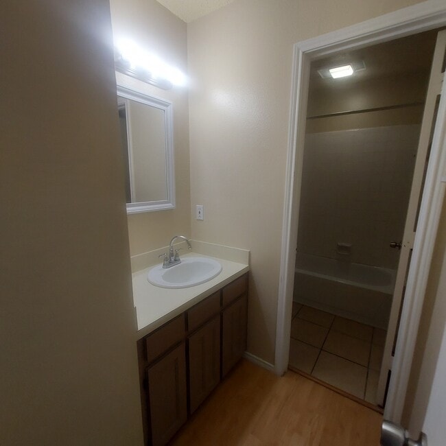 Building Photo - 5512 Lewis Ct