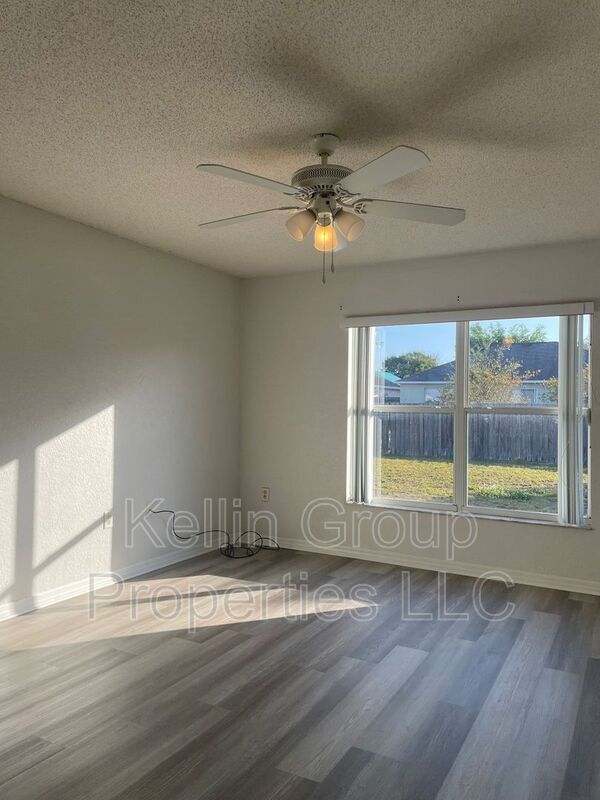 Building Photo - 1145 View Pointe Cir