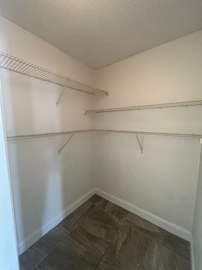 Building Photo - ONE BEDROOM ONE BATHROOM! Pool View! Waterfront Community!