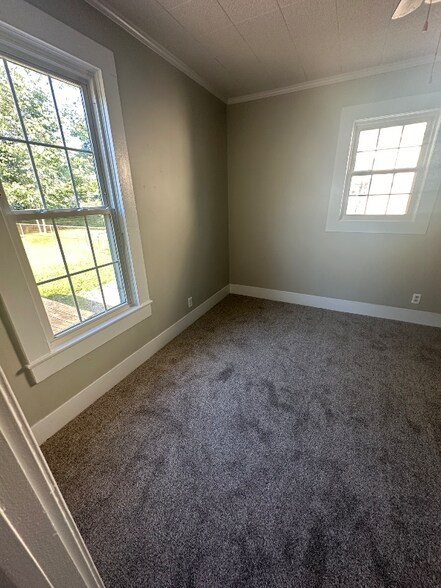 Building Photo - 1107 Markham Ave