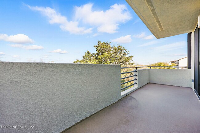 Building Photo - 746 Spinnakers Reach Dr