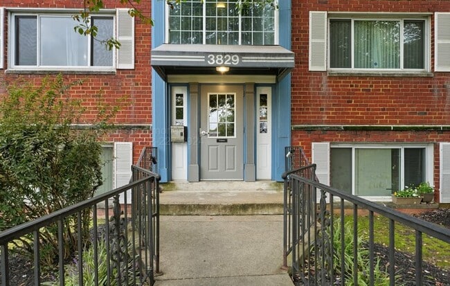 Building Photo - 3829 Hamilton St