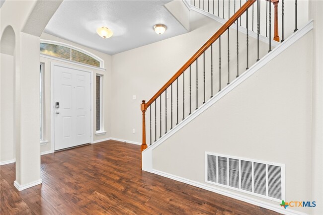 Building Photo - 3302 Lorne Dr