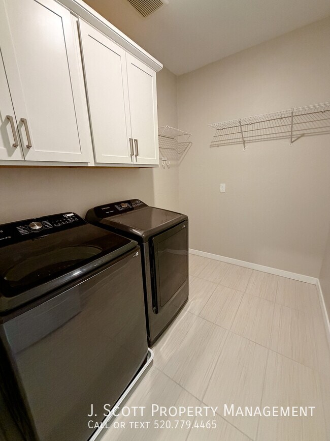 Building Photo - 4604 S Park Grove St