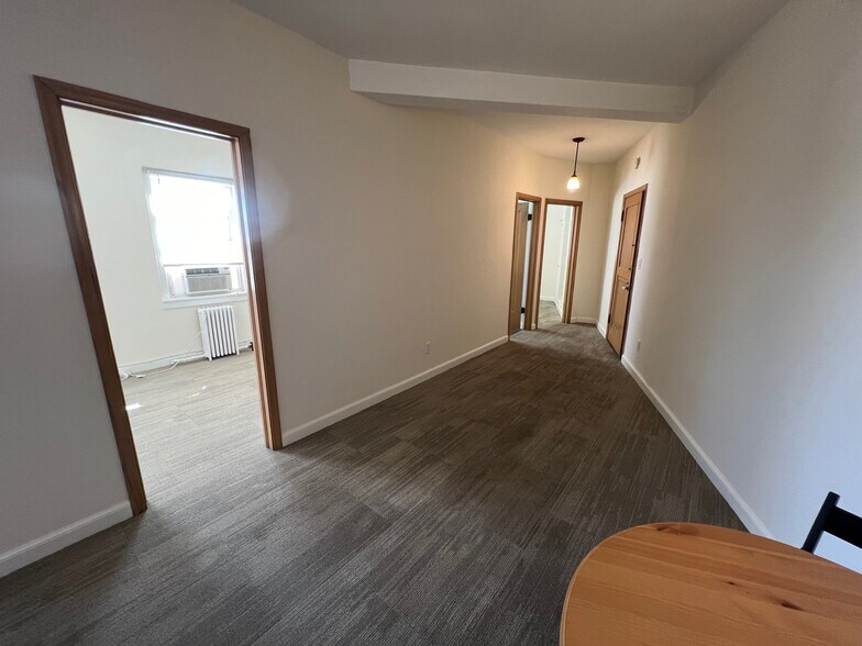 Living Room - 3900 Sunnyside Rd