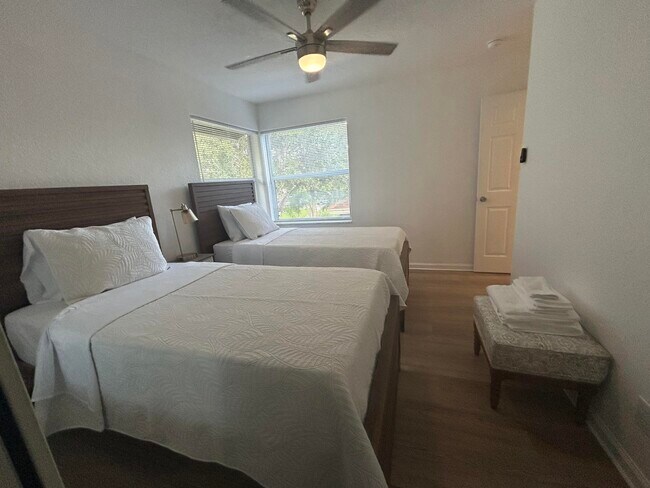 Building Photo - 1136 Staghorn St