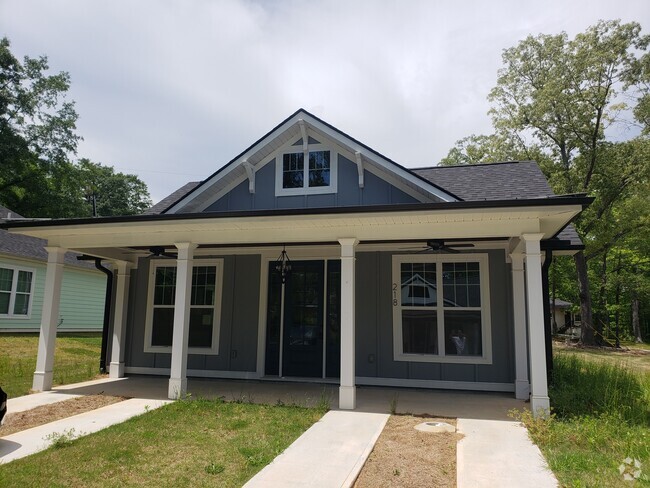Building Photo - 218 Forest Dr