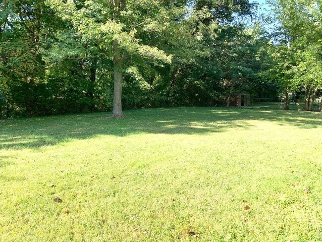 Building Photo - 2425 Pendleton Dr