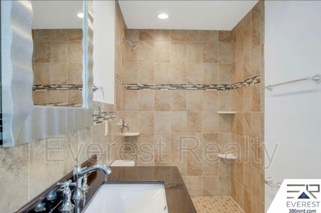 Building Photo - 92 Rickenbacker Dr