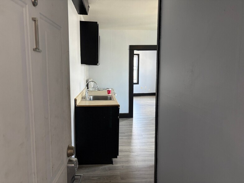 Building Photo - 36 Lake St